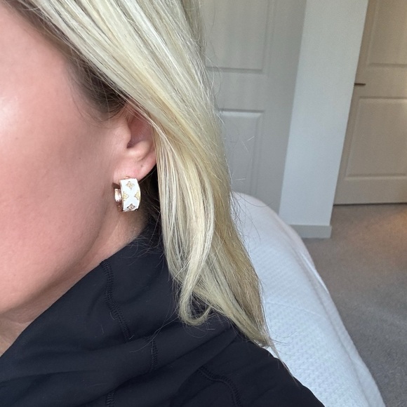 Gold and White Clover Flower Hoop Cuff Earrings New - Picture 3 of 6